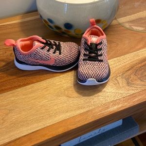 EUC - Nike toddler sneakers.